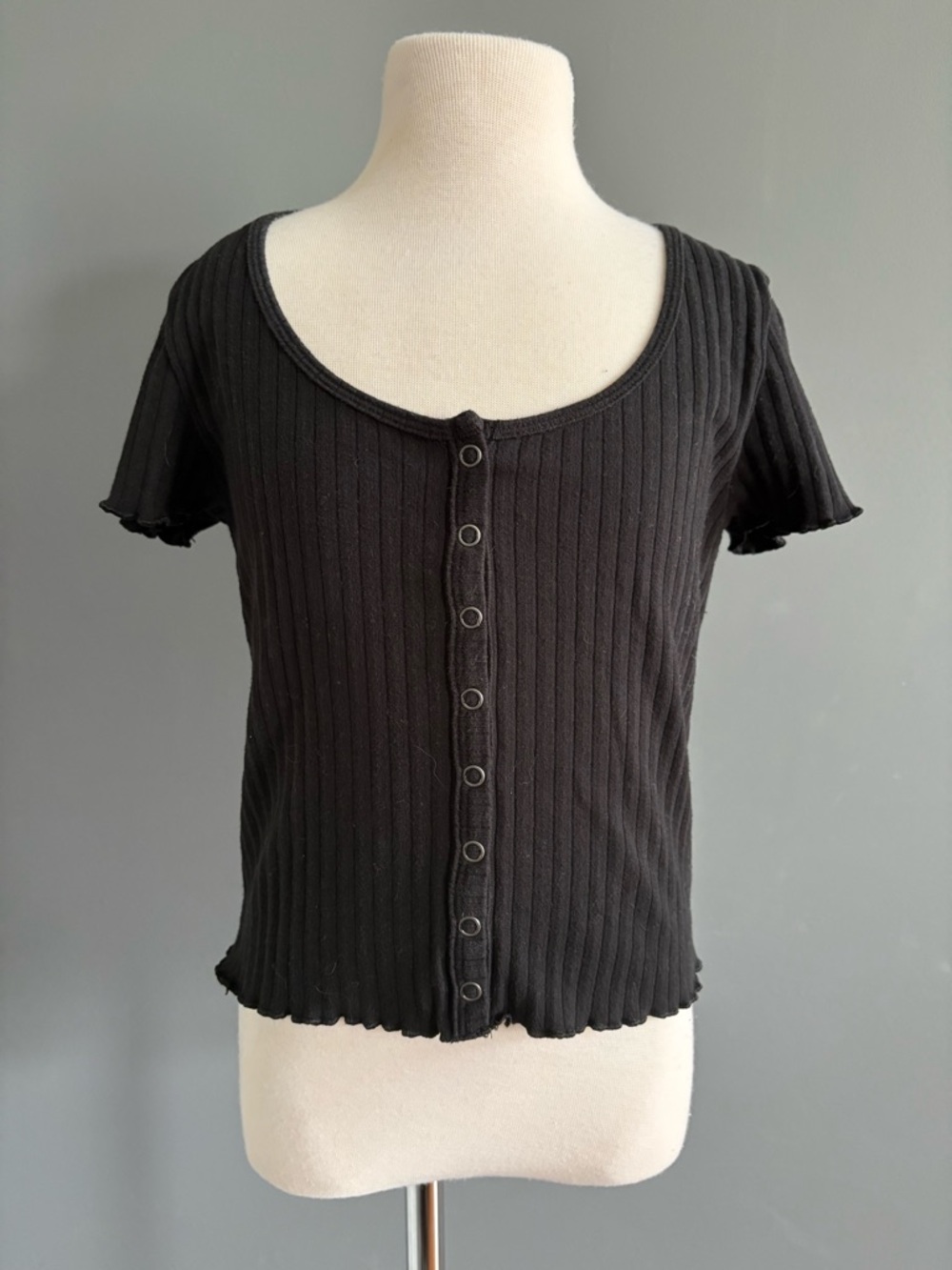 American Eagle Outfitters Black Ribbed Button-Front Short Sleeve Top